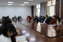 院长包广才教授参加语言与传媒学院教职工例会