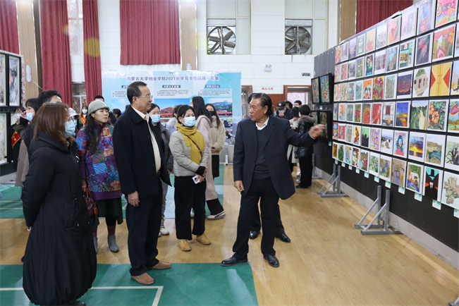 参观现场 (1).jpg