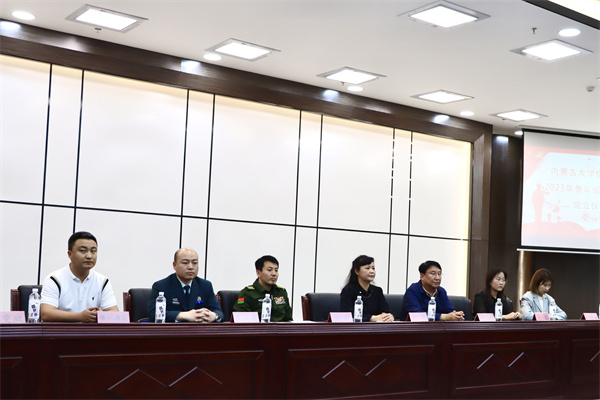 1685675371969463.jpg 台上领导.jpg