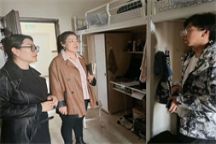 语言与传媒学院开展“师生面对面”座谈会及深入走访学生宿舍