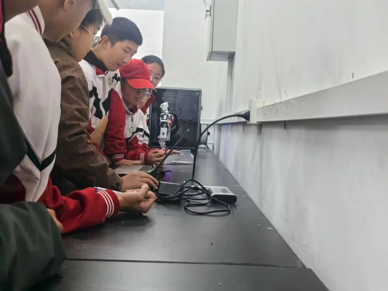 1731487177739329.jpg 1731487177739329.jpg