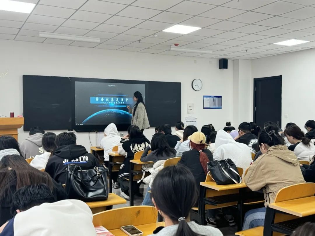 1732761290214685.jpg 1732761290214685.jpg