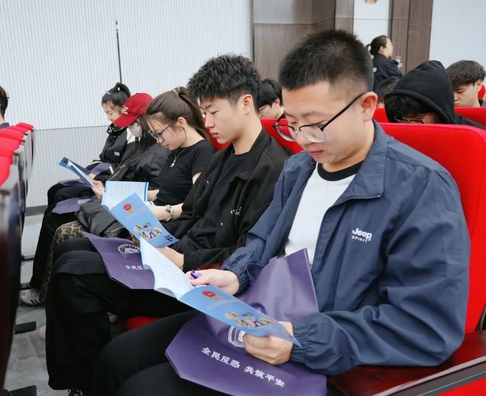 1745195385312410.jpg 1745195385312410.jpg