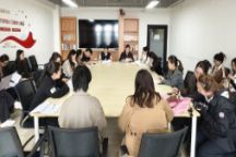 语言与传媒学院召开第十一周工作例会