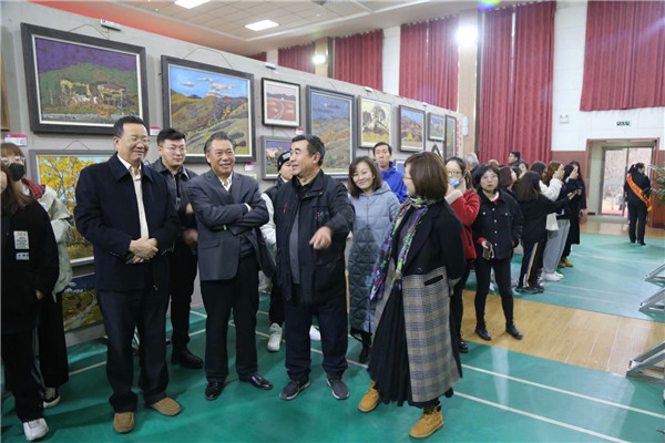 参观展览 (5).jpg