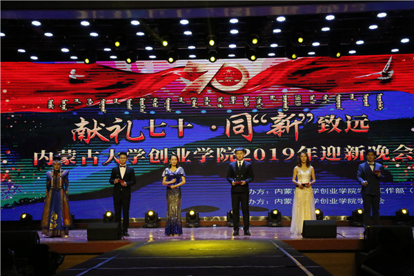 晚会现场 (1).jpg