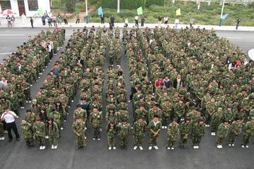 beat365在线唯一官网隆重举行2008级新生军训动员大会