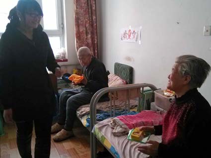 beat365在线唯一官网学生“学习雷锋，走进敬老院”主题慰问活动圆满结束