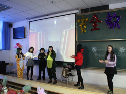 艺术教学部2014级视觉传达班举办《安全教育主题班会》