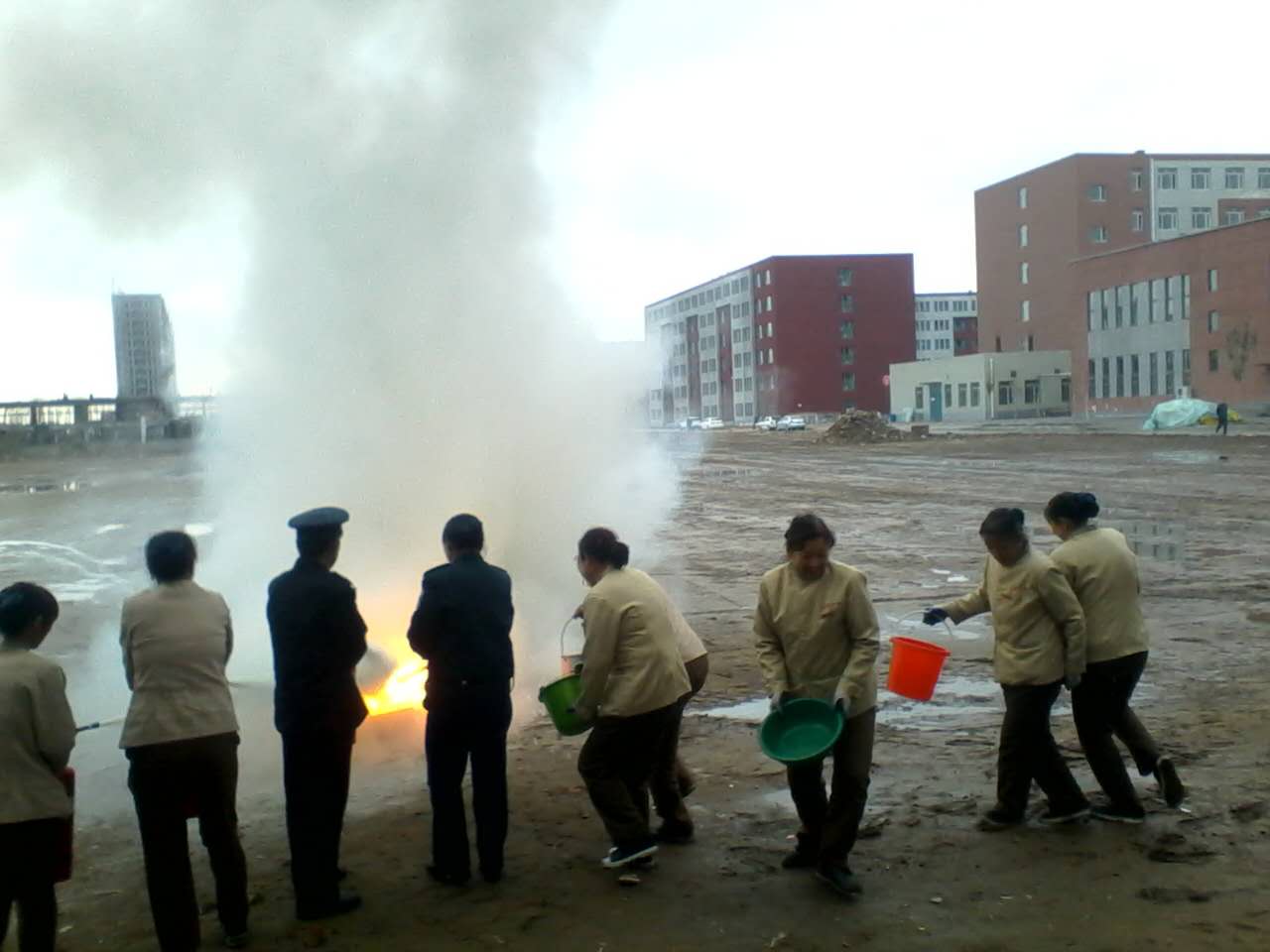 安全教育活动月之公寓楼发生突发事件时的应急演练