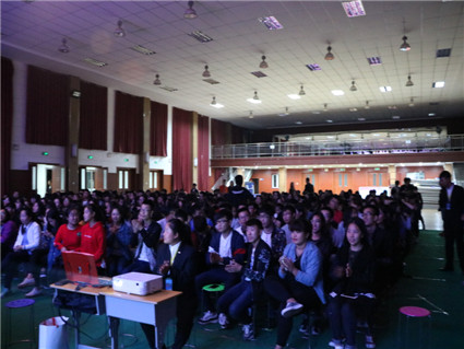 土木工程与环境科学教学部举行“手拉手远离毒品，心连心拒绝毒品”校园禁毒警示教育讲座