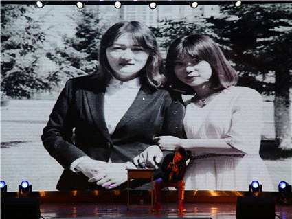 外国语学院举办“花开盛夏·骊歌未央”创院十年暨2018级届毕业晚会