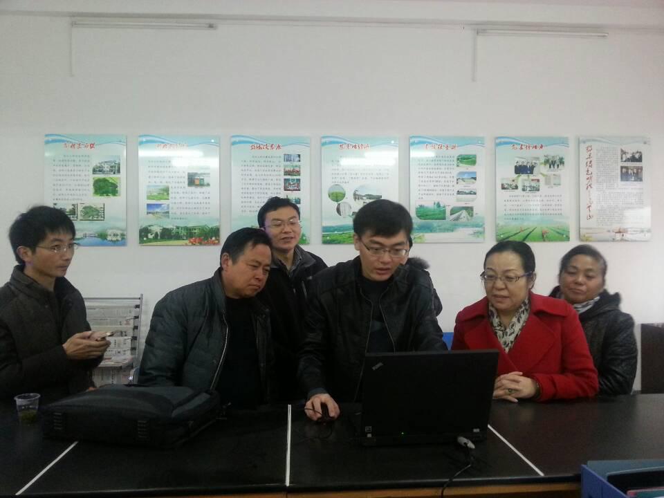 allwincity万象城为理论热点“面对面”对点帮扶单位英山县乌云山赠送电脑