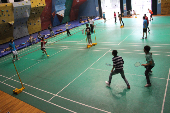 万象城举办第二届师生羽毛球友谊赛