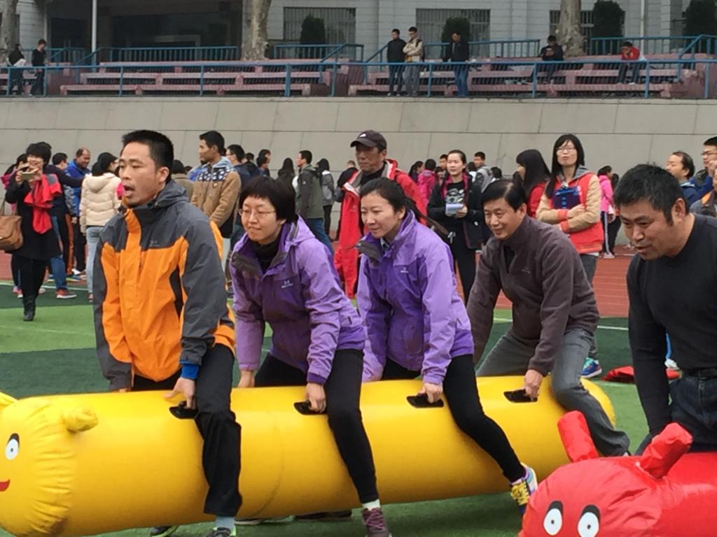 万象城职工踊跃参加2015年秋季运动会