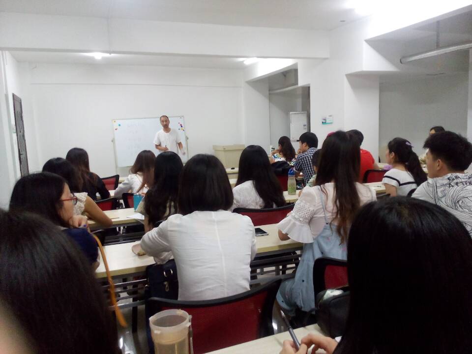 东振明学者来万象城心理所进行学术交流 东振明学者来万象城心理所进行学术交流