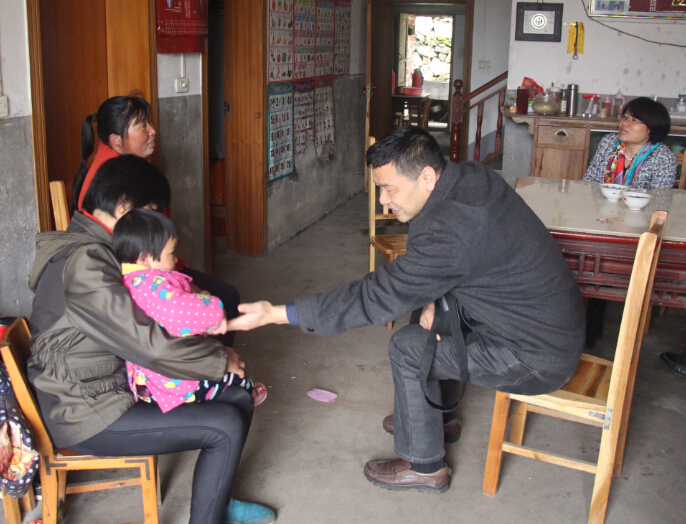 万象城专家组一行赴乌云山村调研