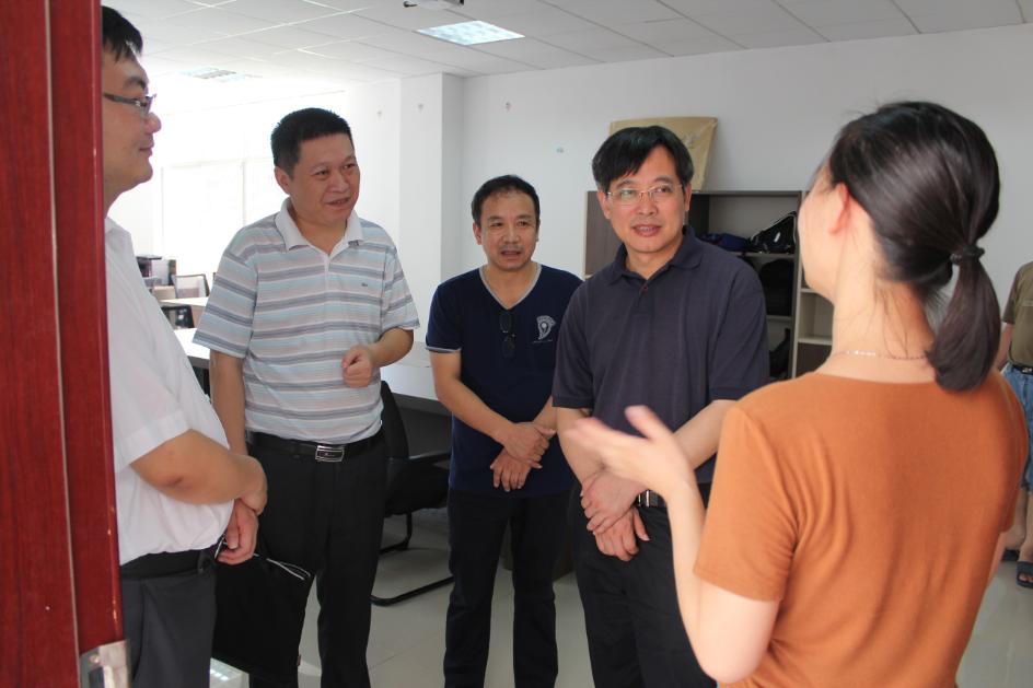 省人社厅副厅长董长麒调研万象城学生实习实训工作