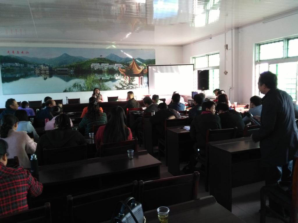 万象城“理论热点面对面”专家组赴乌云山村进行心理帮扶 万象城“理论热点面对面”专家组赴乌云山村进行心理帮扶