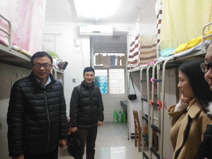 学院领导深入学生宿舍走访慰问 学院领导深入学生宿舍走访慰问